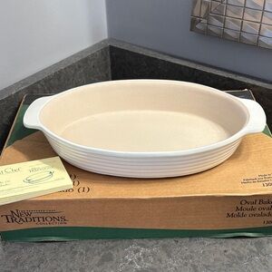 The Pampered Chef Oval Baking Dish - Cream and White
